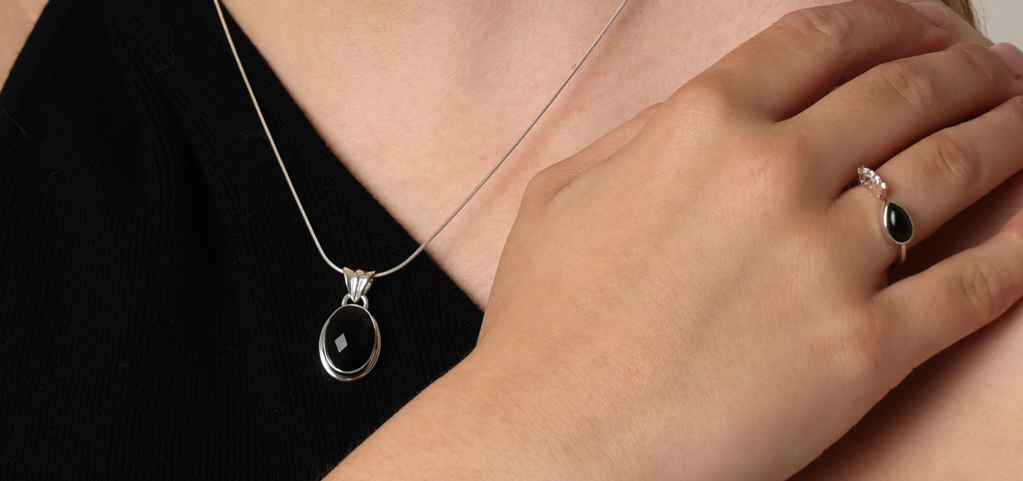 Straal met de sieraden van Di Luna
