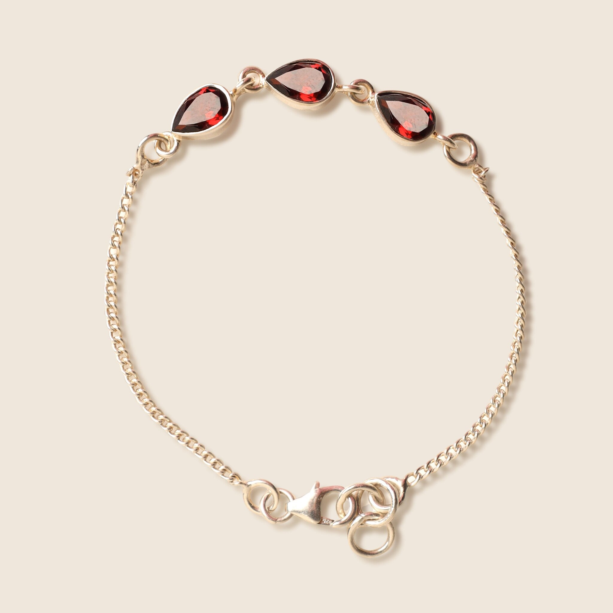 Edelsteen sieraden granaat close up