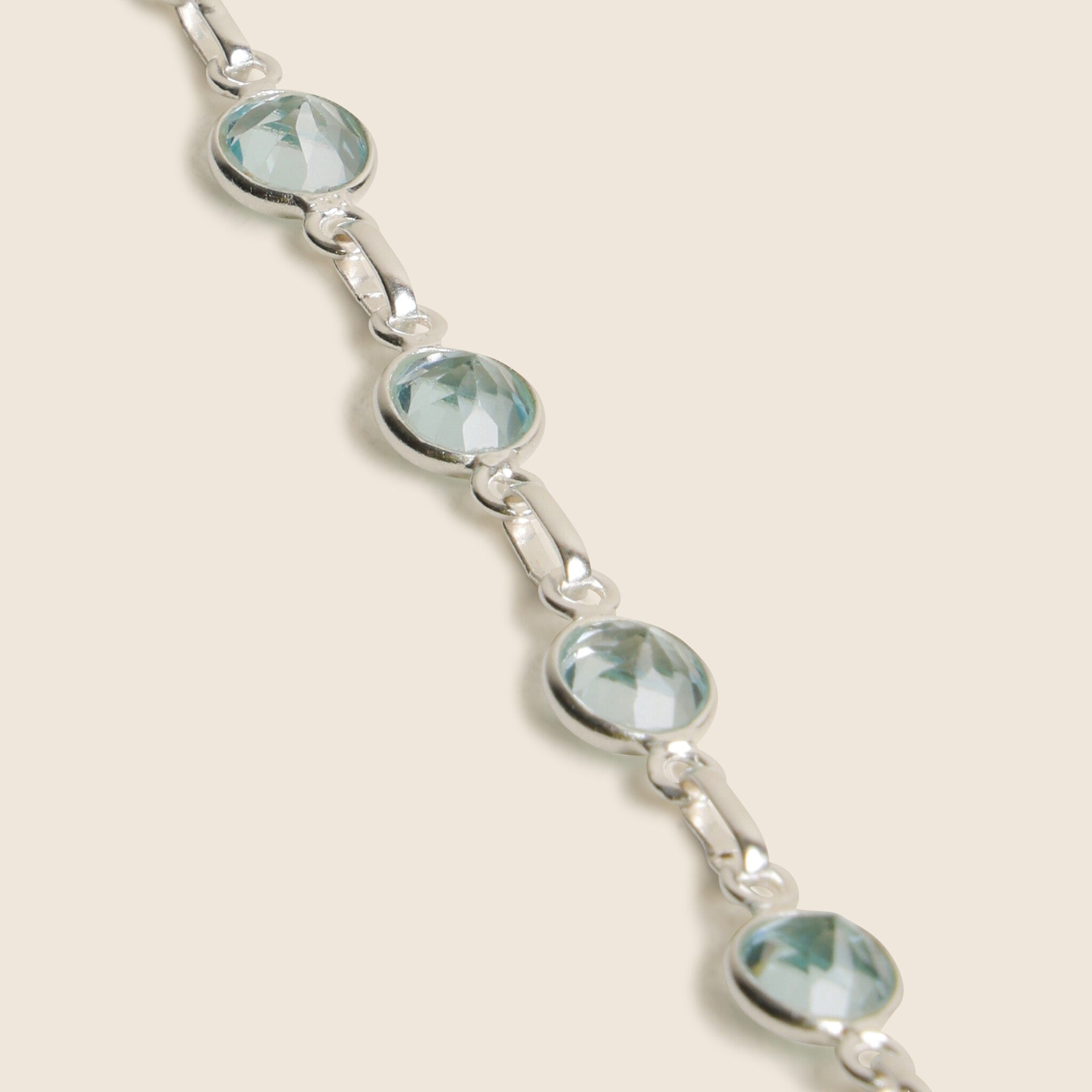 Edelsteen sieraden lichtblauwe edelsteen close up