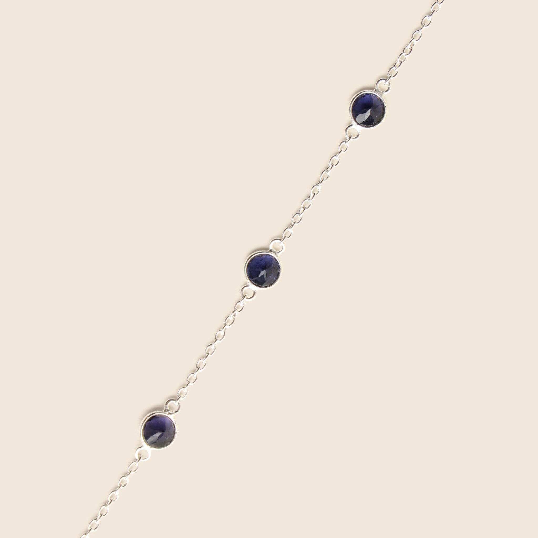 Edelsteen sieraden paarse edelsteen close up