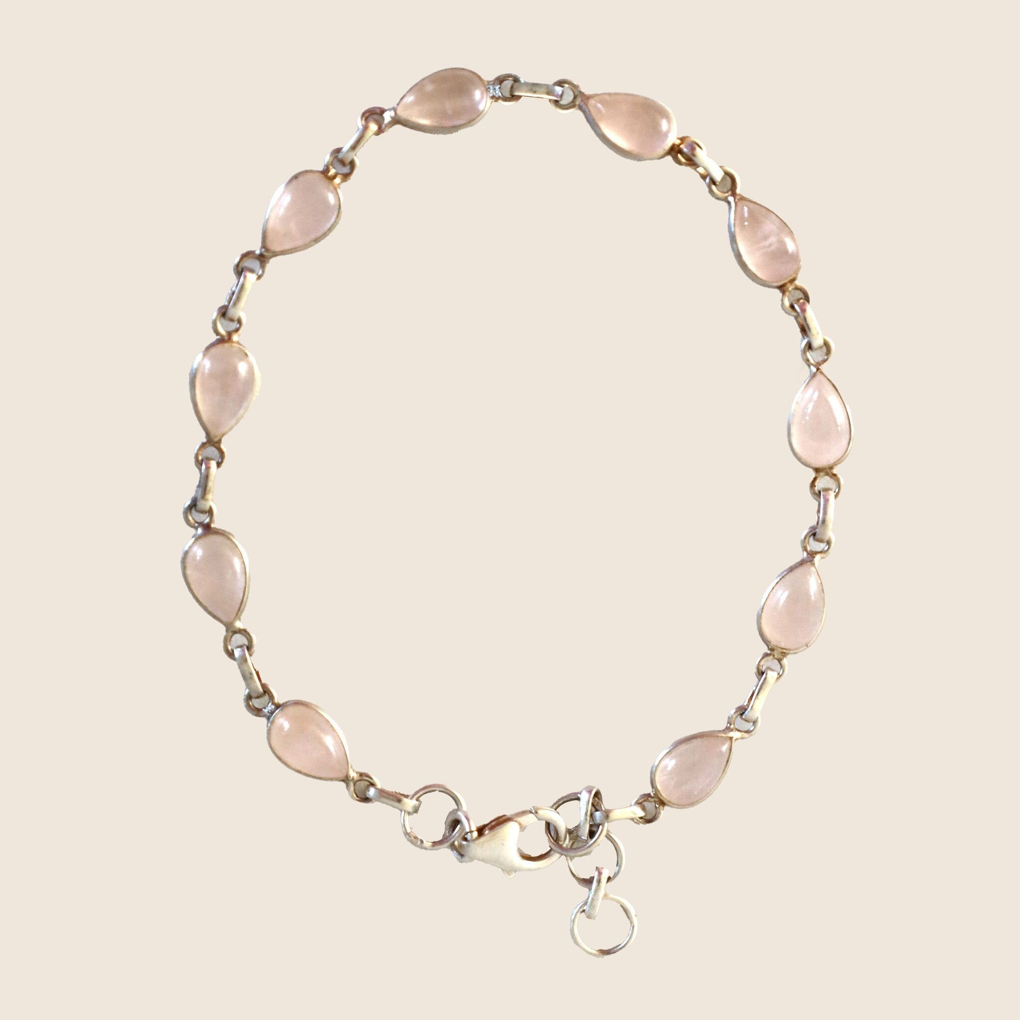 Edelsteen sieraden rozenkwarts armband detail