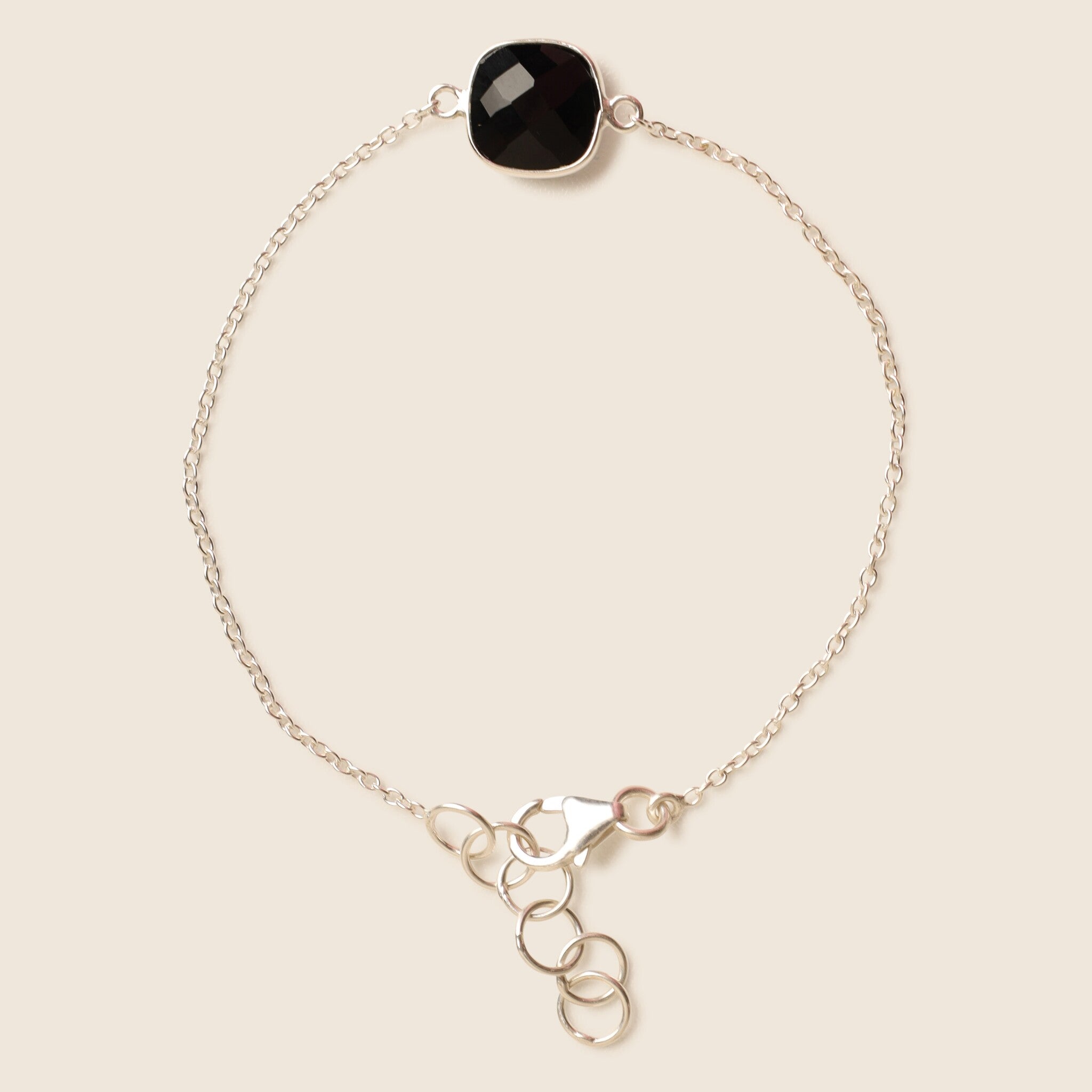 Edelsteen sieraden zwarte edelsteen detail