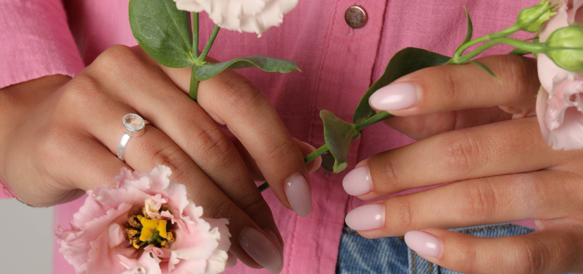 Bergkristal ring: past die bij elke outfit?